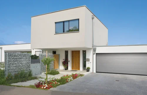 Modernes Architektenhaus mit Doppelgarage mit Sektionaltor