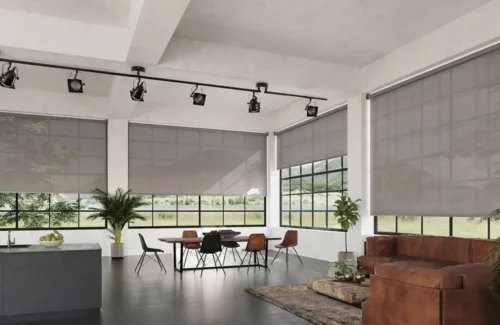 MHZ Rollos innenliegend halb geschlossen in einem Besprechungsraum